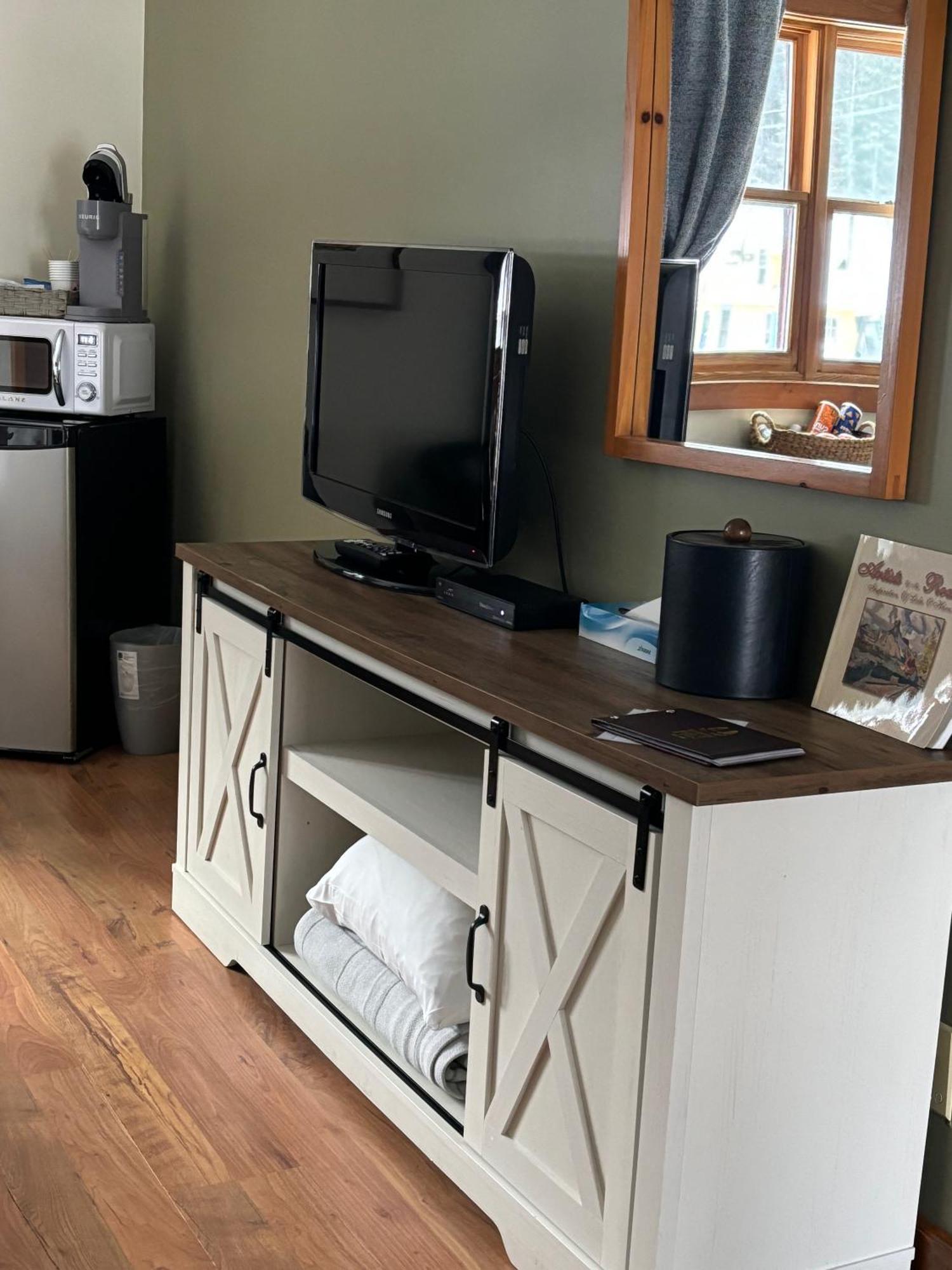 Truffle Pigs Lodge Field Εξωτερικό φωτογραφία