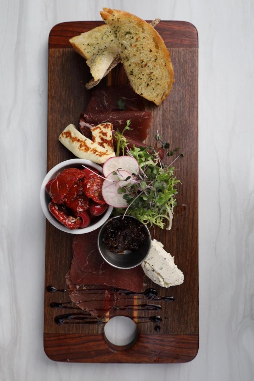 Truffle Pigs Lodge Field Εξωτερικό φωτογραφία